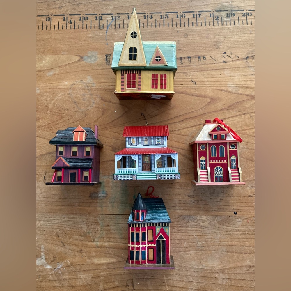 Set 5 - House ornaments - 1990’s
